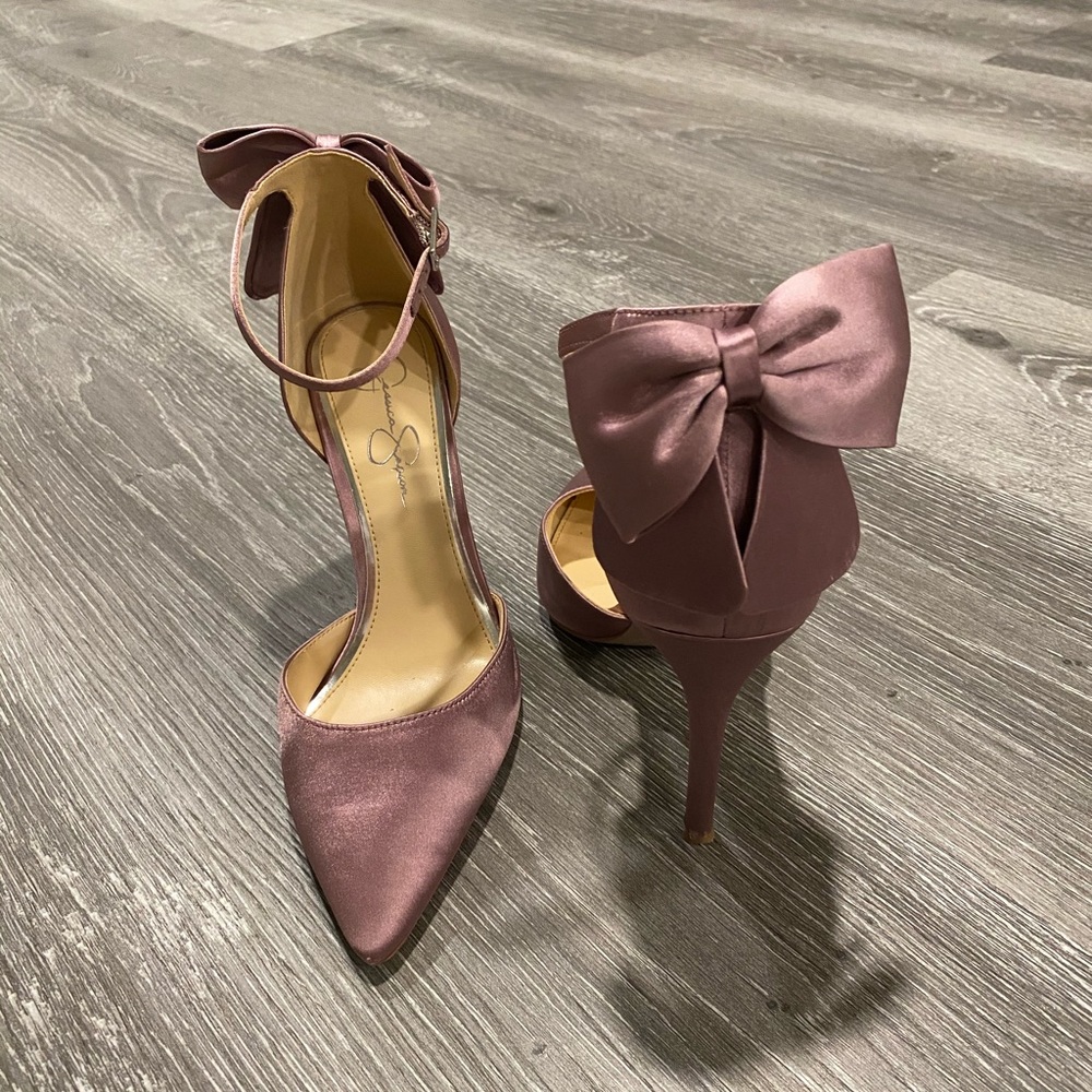 Jessica Simpson bow heels - Picture 2 of 3